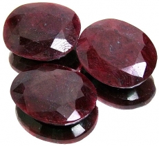 Rubin 18 Carat, Opaque, Oval, 18x13x7mm, per Stück