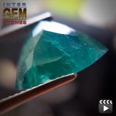 Grandidierit, Transluzent, 4.75 Carat, 14.1x10.9x6.4 mm, Trillion, aus Madagaskar