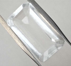 Quarz, Kristallweiss 14.40 Carat, Oktagon, VVSI, excellent